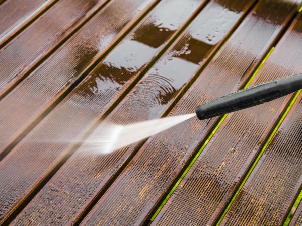 Cost of Deck Pressure Washing in Edison