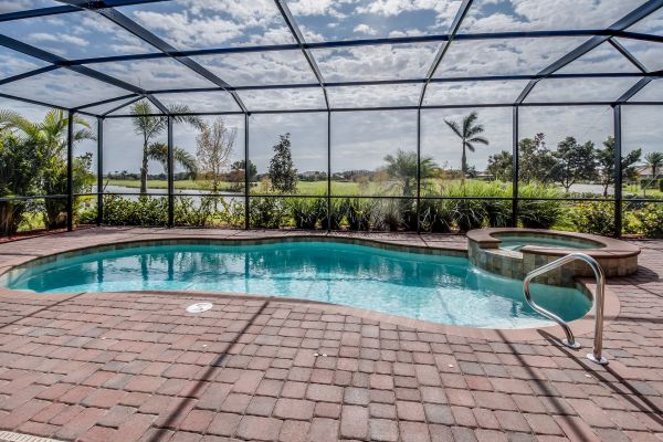 Cost of Pool Enclosure Cleaning in Edison