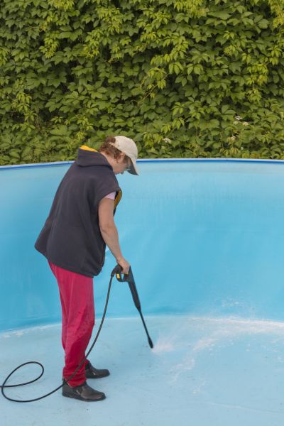 Cost of Pool Pressure Washing in Edison