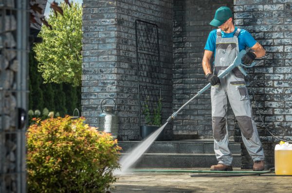 Cost of Outside House Cleaning in Edison