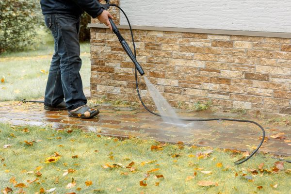 Cost of Residential Powerwashing in Edison